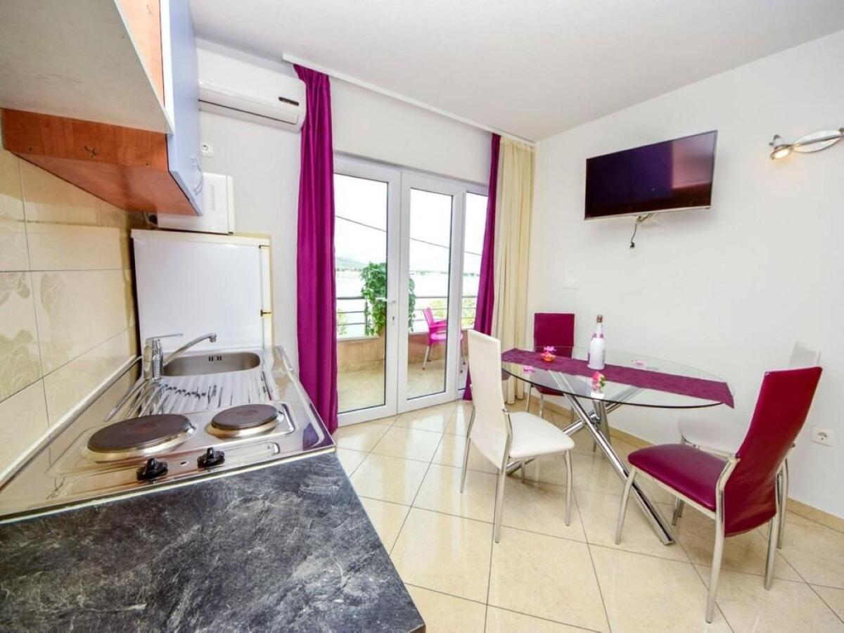 Apartments Vini Трогір Екстер'єр фото
