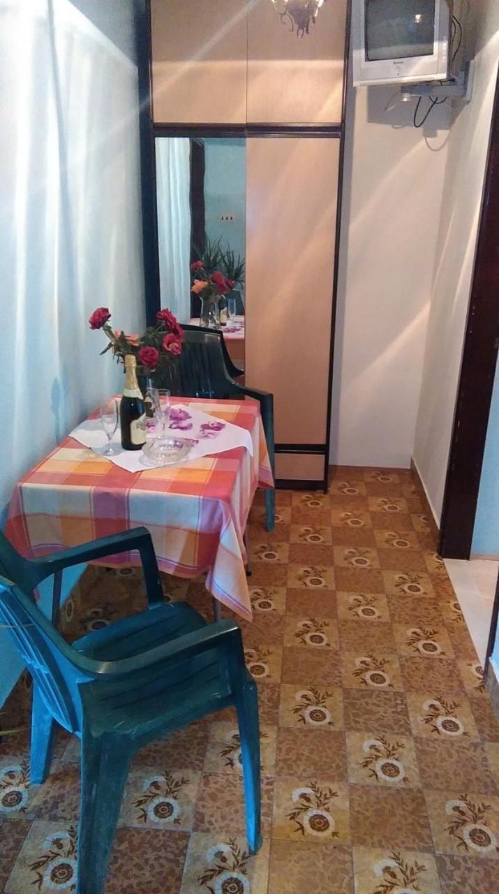 Apartments Vini Трогір Екстер'єр фото